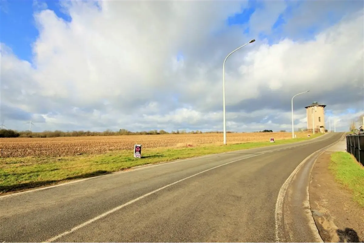 Terrain à bâtir à vendre à Neuville 5600 74000.00€  chambres m² - annonce 1065