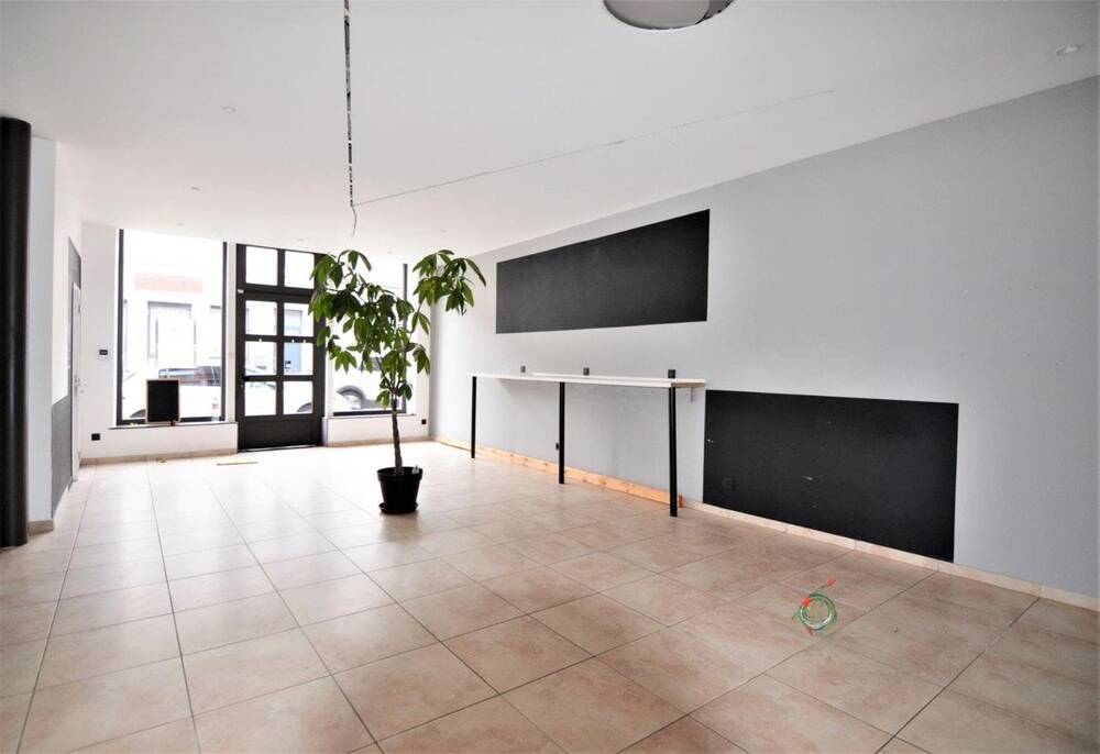 Commerce à louer à Saint-Servais 5002 800.00€ chambres m² - annonce 5124