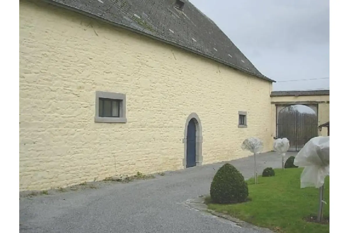 Commerce à louer à Saint-Servais 5002 40.00€  chambres 16.00m² - annonce 471153