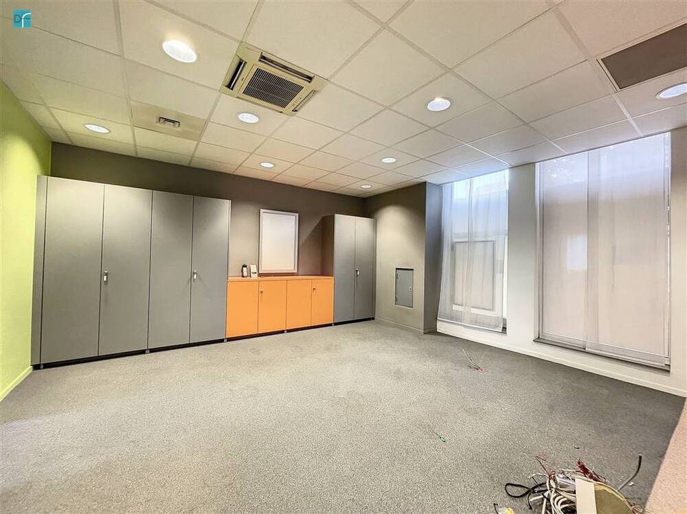 Commerce à à Châtelineau 6200 1500.00€ chambres 118.00m² - annonce 15030