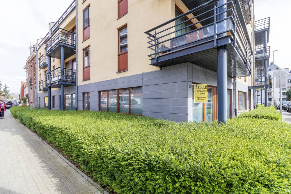 Commerce à louer à Dave 5100 2550.00€ chambres 250.00m² - annonce 45224
