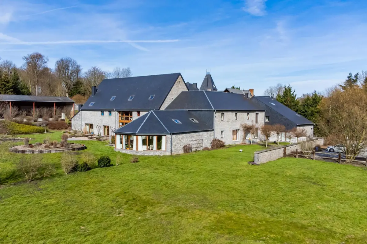 Maison à vendre à Ciney 5590 1795000.00€ 16 chambres 1461.00m² - annonce 658588