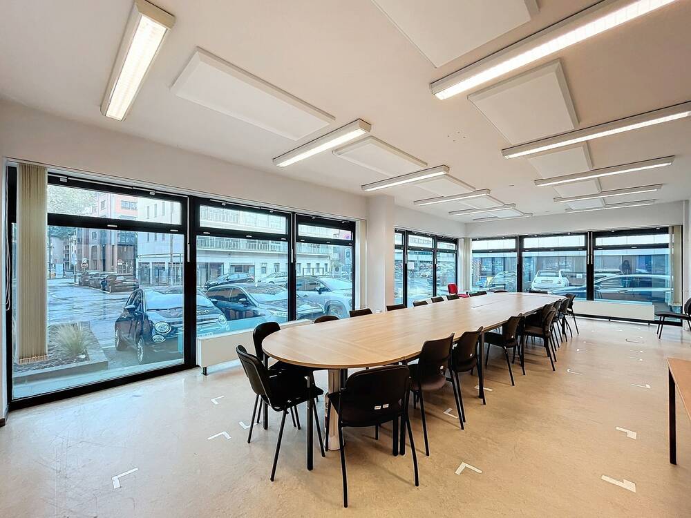 Commerce à louer à Dave 5100 2750.00€ chambres 330.00m² - annonce 254896