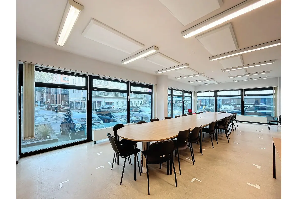 Commerce à louer à Dave 5100 2750.00€  chambres 330.00m² - annonce 254896