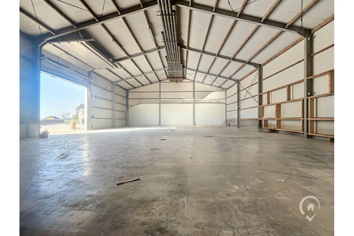 Commerce à louer à Ciney 5590 1600.00€  chambres m² - annonce 261120