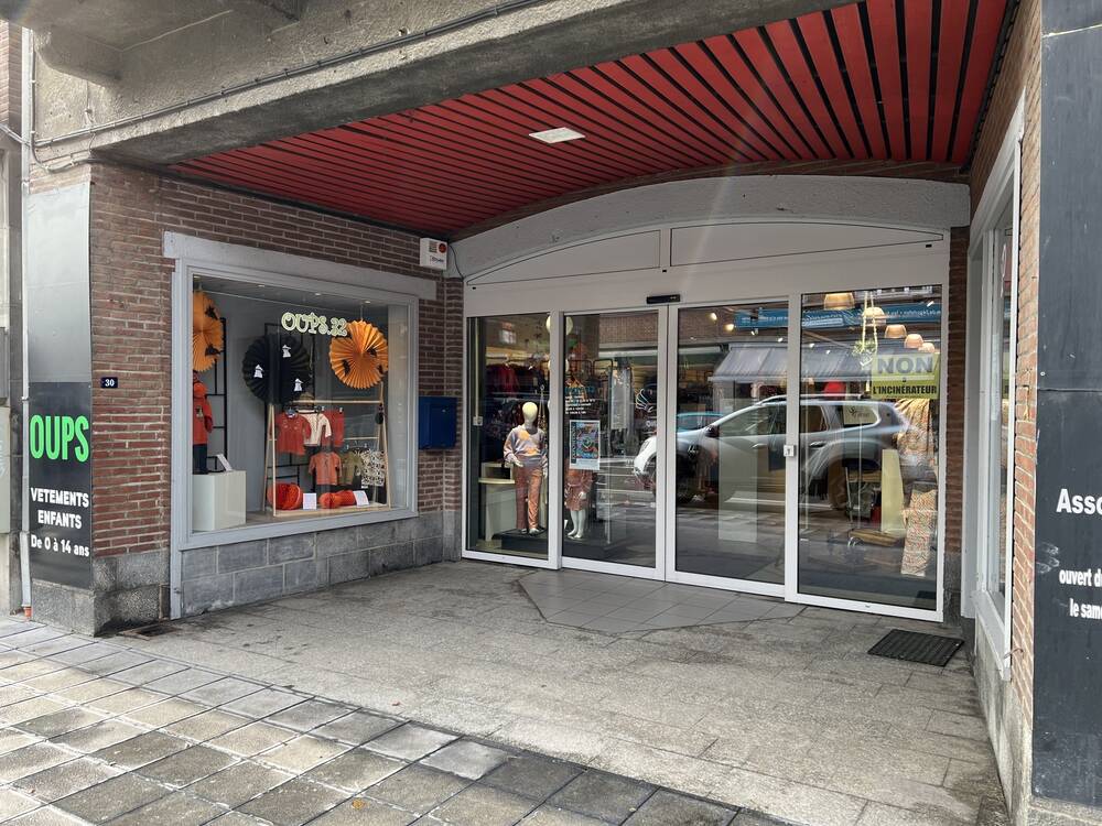 Commerce à louer à Beauraing 5570 2000.00€ chambres 250.00m² - annonce 294112