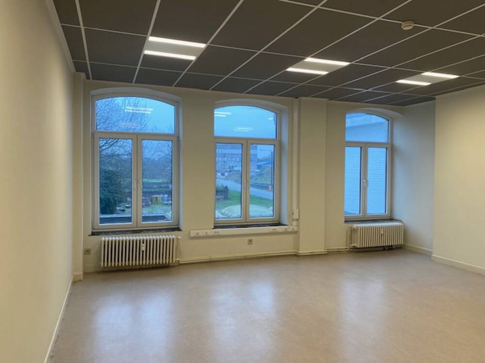 Commerce à louer à Auvelais 5060 675.00€ chambres 100.00m² - annonce 336200