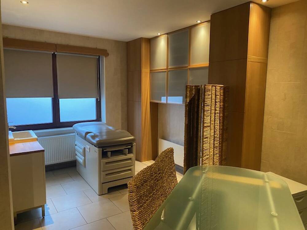 Commerce à louer à Velaine-sur-Sambre 5060 600.00€ chambres 20.00m² - annonce 339512