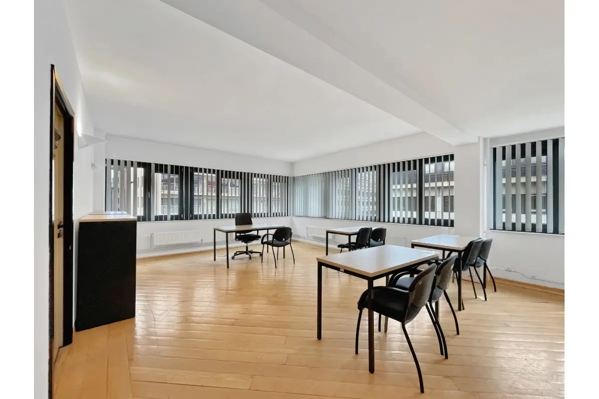 Commerce à louer à Dave 5100 2800.00€  chambres 366.00m² - annonce 342262