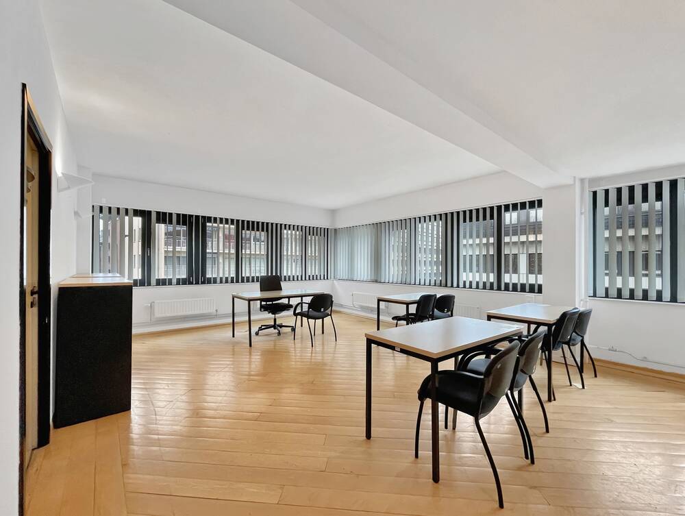 Commerce à louer à Dave 5100 2800.00€ chambres 366.00m² - annonce 342262