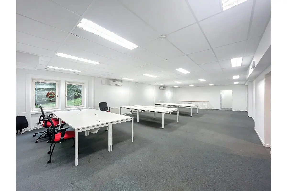 Commerce à louer à Bouge 5004 0.00€  chambres 247.00m² - annonce 363023