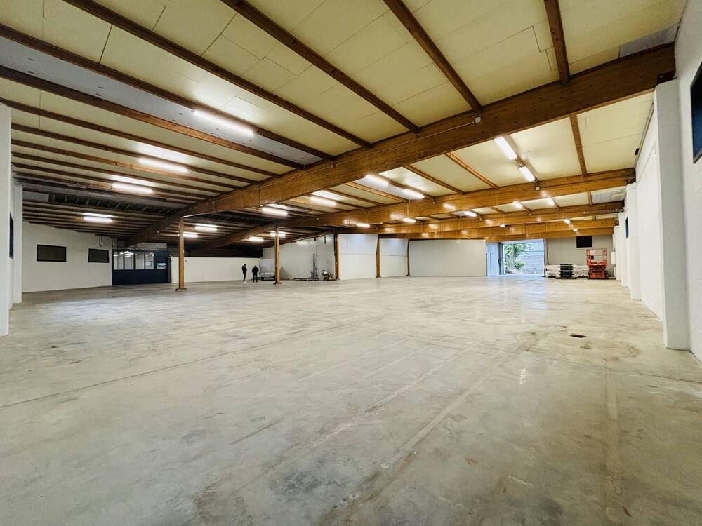 Commerce à à Rochefort 5580 2300.00€ chambres 1250.00m² - annonce 371744