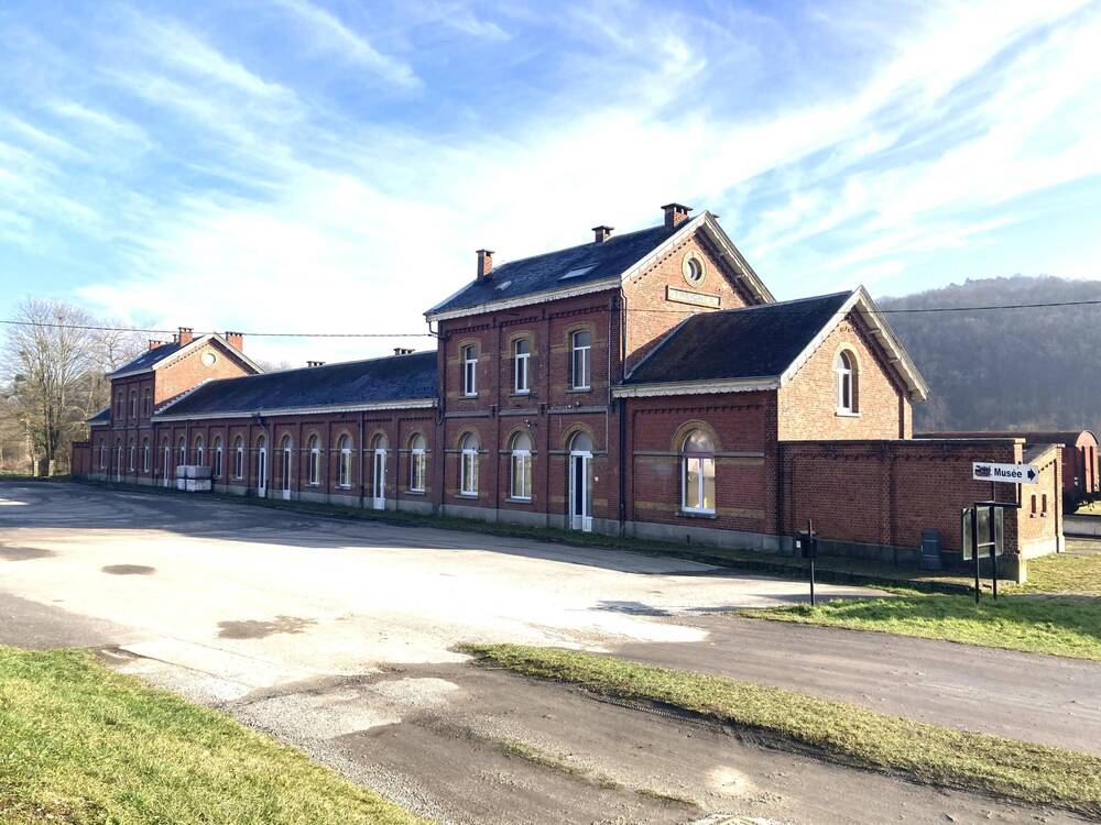 Autre à vendre à Treignes 5670 280000.00€ chambres m² - annonce 461407
