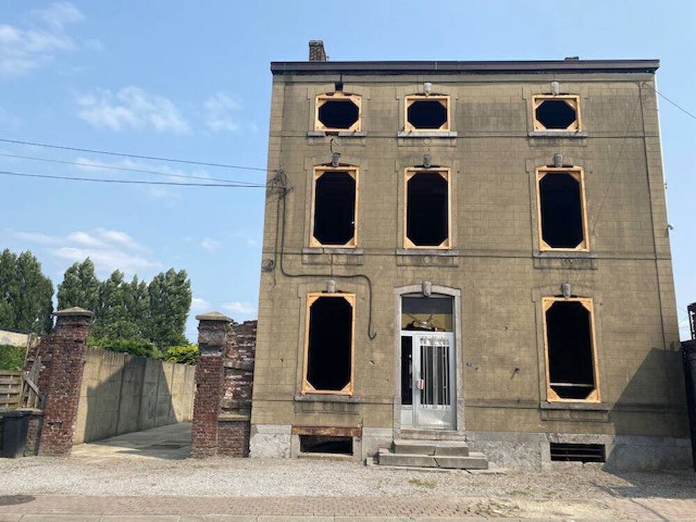Maison à vendre à Jemeppe-sur-Sambre 5190 110000.00€ 6 chambres 350.00m² - annonce 481487