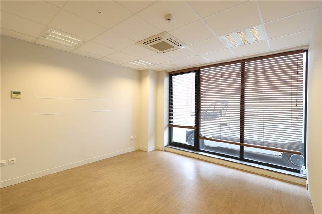 Commerce à louer à Gembloux 5030 110.00€ chambres 8.00m² - annonce 481135