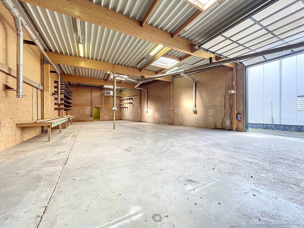 Commerce à à Marche-en-Famenne 6900 1750.00€ chambres 330.00m² - annonce 493136