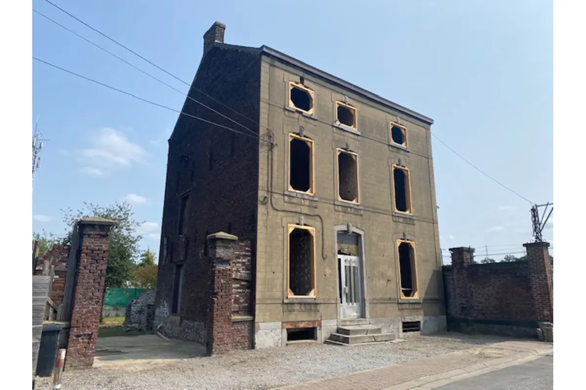 Maison à vendre à Jemeppe-sur-Sambre 5190 99000.00€ 6 chambres 350.00m² - annonce 516005