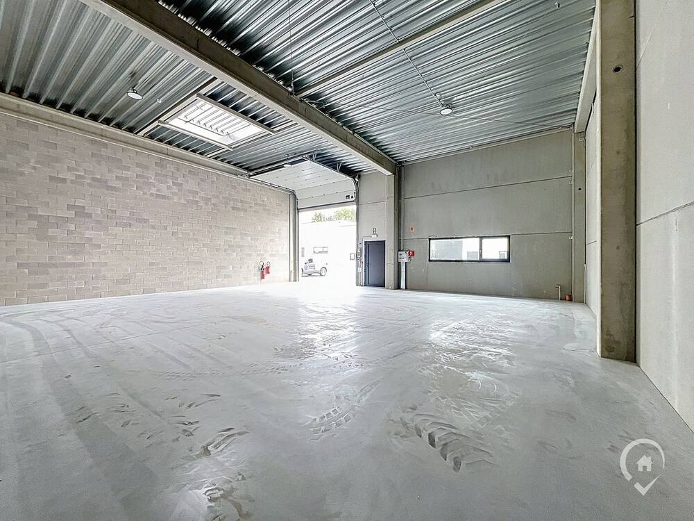 Commerce à louer à Dinant 5500 950.00€ chambres m² - annonce 537171