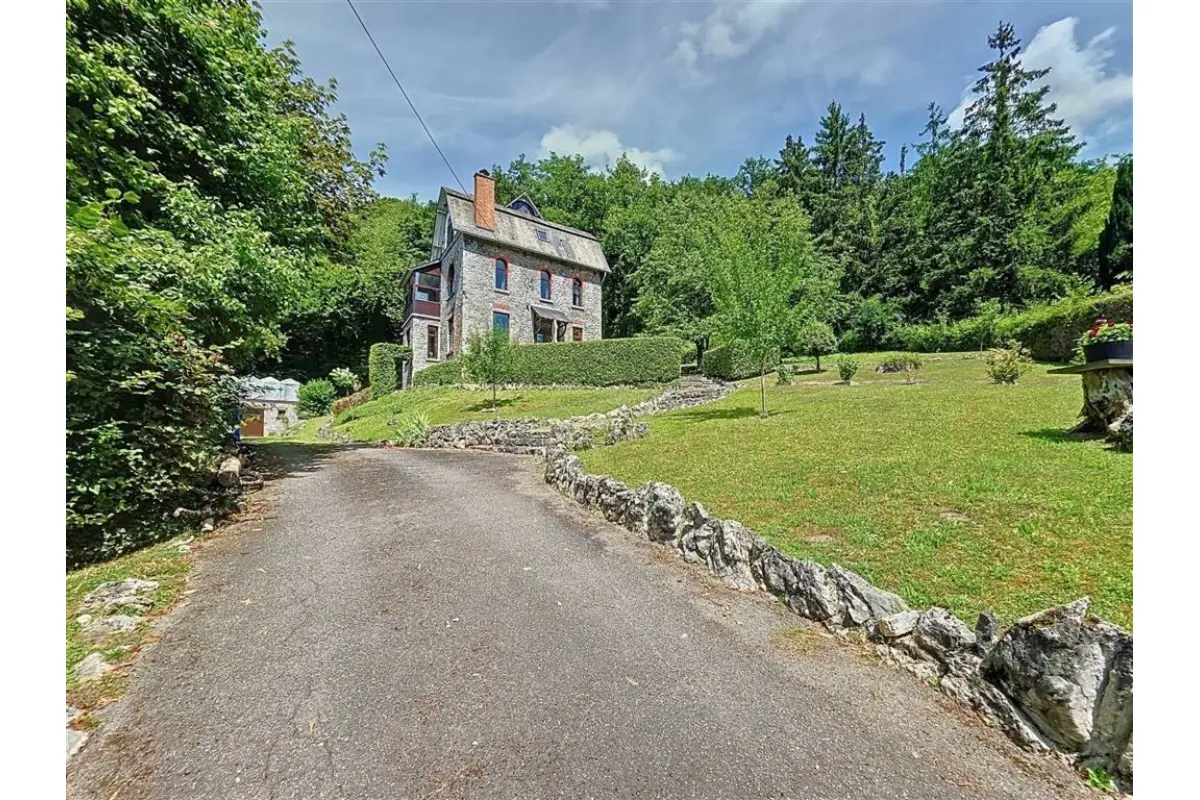 Maison à vendre à Yvoir 5530 549000.00€ 7 chambres 268.00m² - annonce 556029