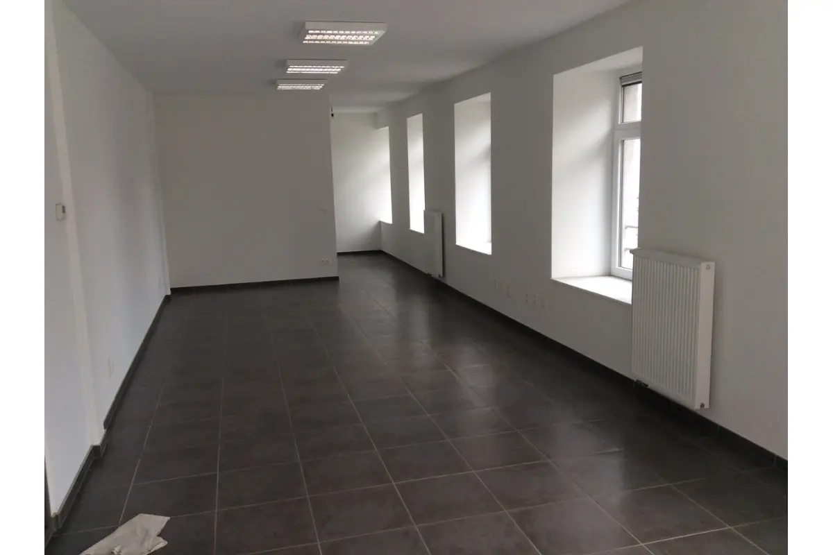 Commerce à louer à Rochefort 5580 800.00€ 0 chambres m² - annonce 561746