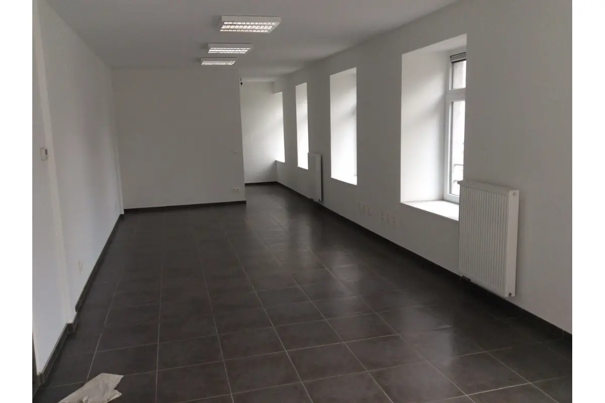 Commerce à louer à Rochefort 5580 800.00€ 0 chambres m² - annonce 565907