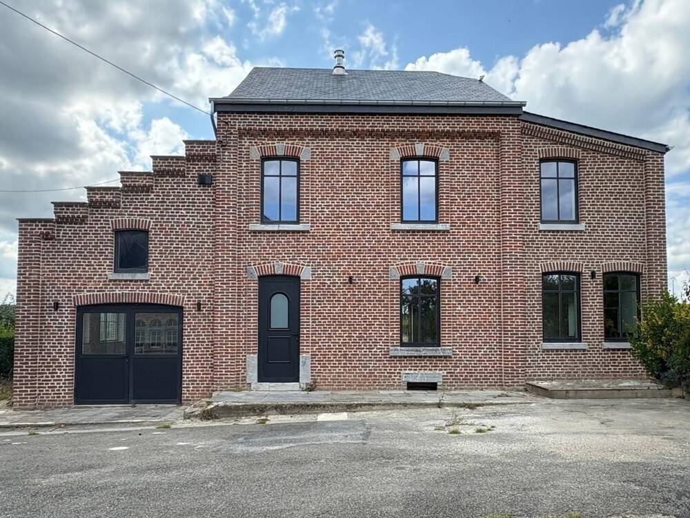 Maison à louer à Hour 5563 1300.00€ 3 chambres 249.00m² - annonce 576486