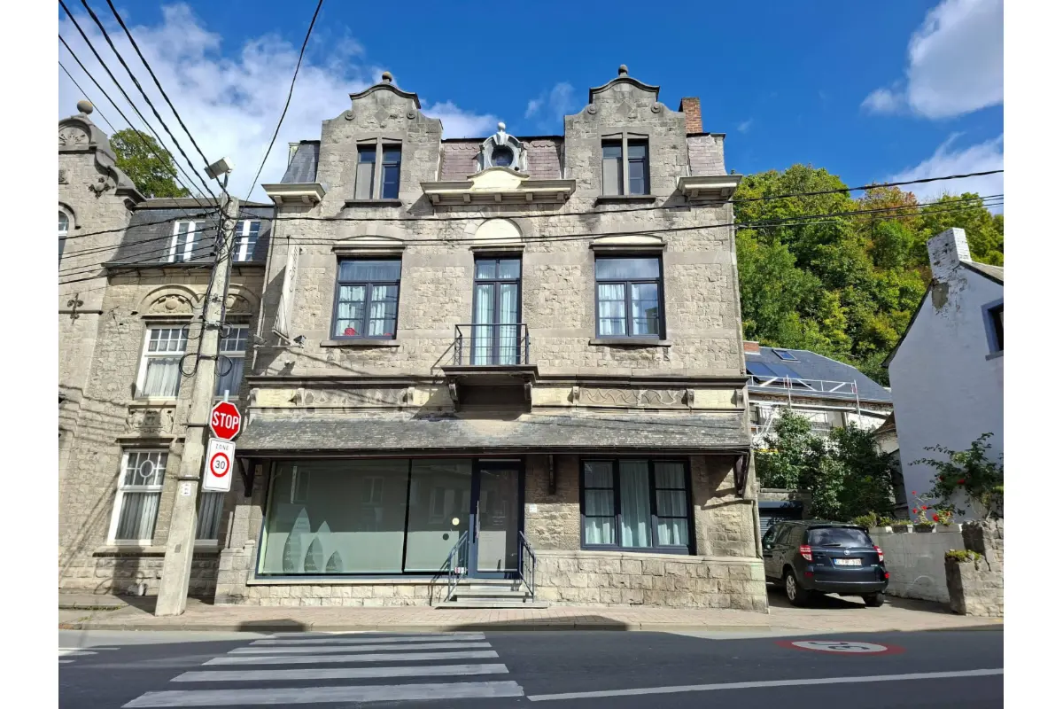 Immeuble mixte à vendre à Yvoir 5530 485000.00€ 4 chambres m² - annonce 583493