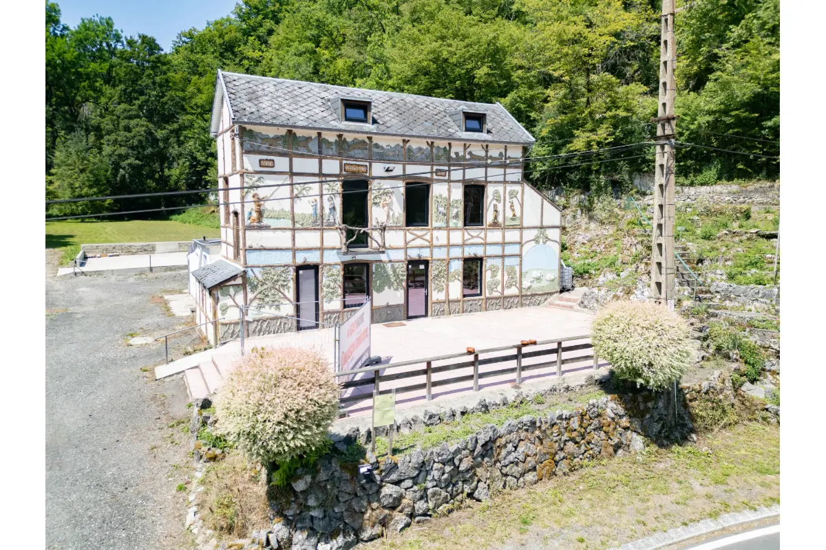 Commerce à vendre à Anhée 5537 299000.00€  chambres 327.00m² - annonce 587184