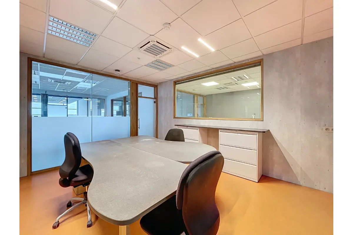 Commerce à louer à Ciney 5590 324.00€  chambres 18.00m² - annonce 598529