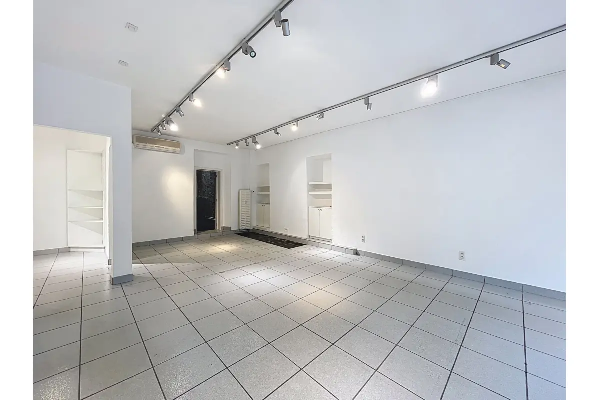 Commerce à louer à Ciney 5590 750.00€  chambres 70.00m² - annonce 598526