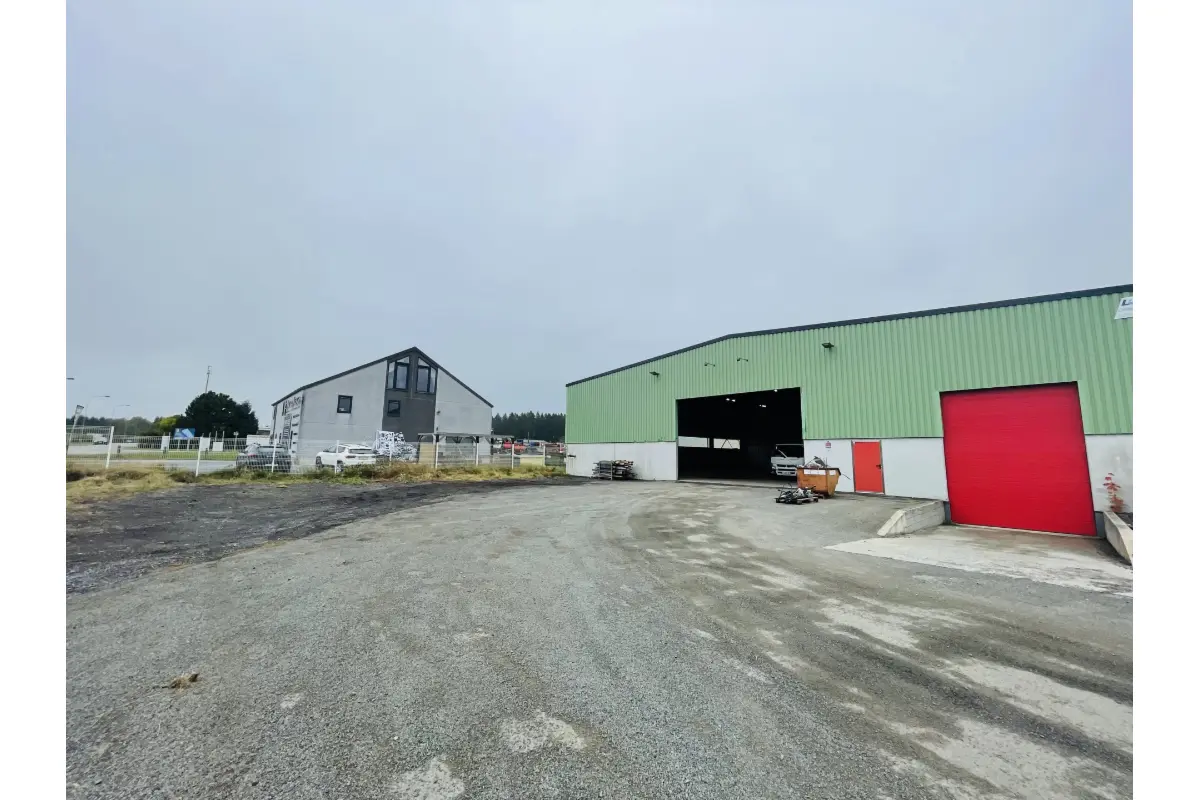 Commerce à louer à Bièvre 5555 1900.00€  chambres 600.00m² - annonce 757877