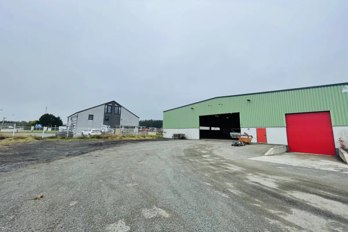 Commerce à louer à Bièvre 5555 1900.00€  chambres 600.00m² - annonce 607867