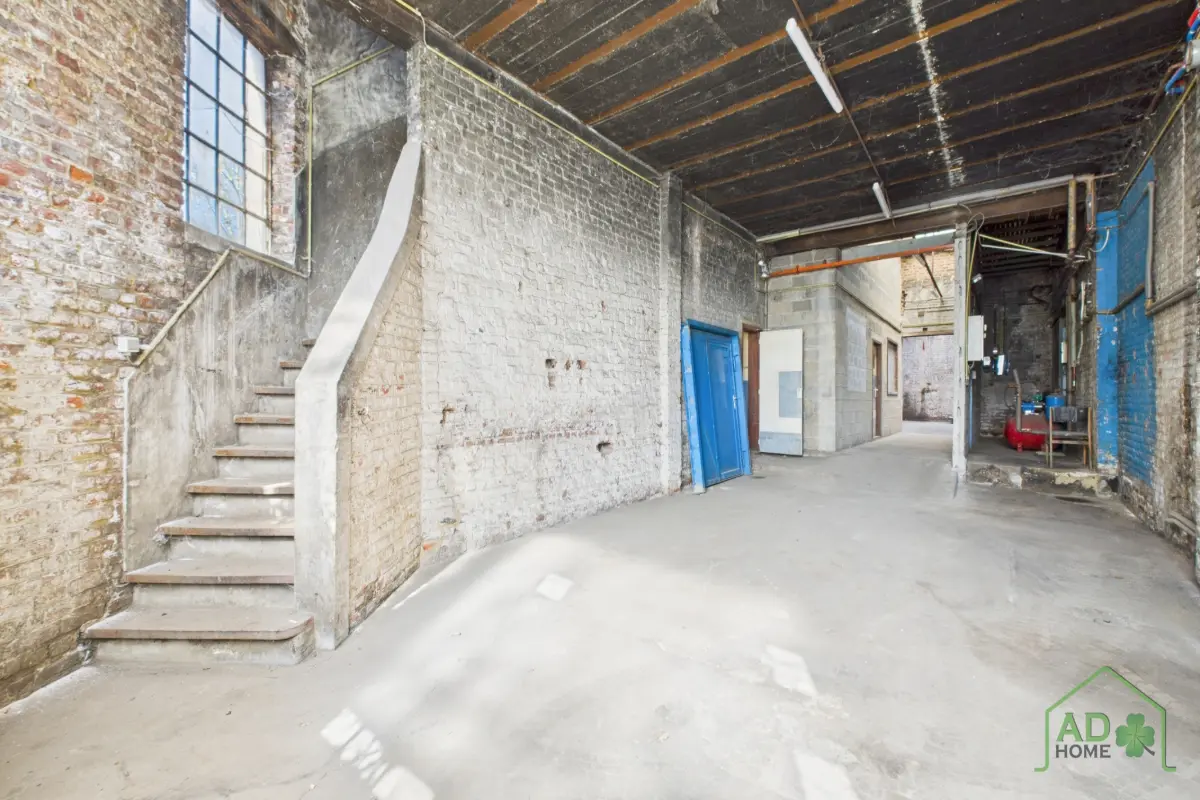 Commerce à à Sambreville 5060 550.00€ chambres 175.00m² - annonce 610348