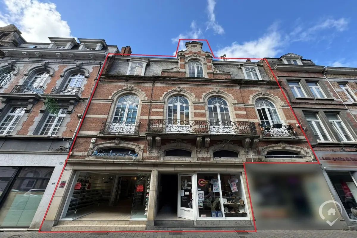Immeuble de rapport - Immeuble à appartement à vendre à Dinant 5500 395000.00€ 4 chambres 340.00m² - annonce 615720