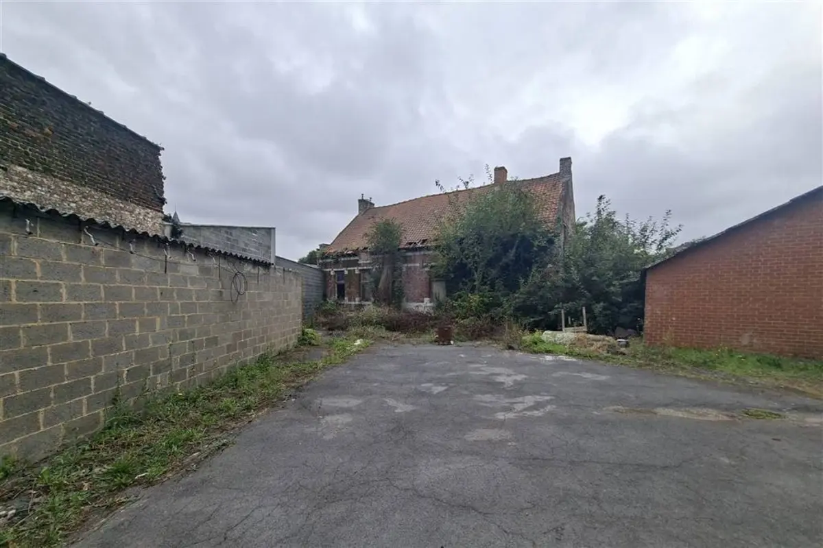 Maison à à Mons 7000 40000.00€ chambres 145.00m² - annonce 615598