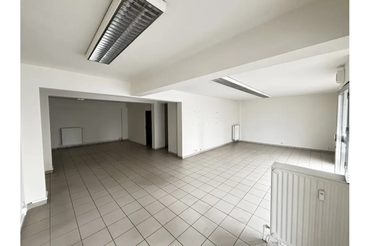 Commerce à louer à Dave 5100 790.00€  chambres 89.73m² - annonce 620660