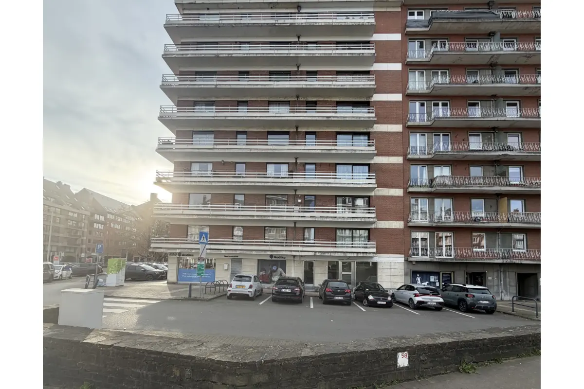 Commerce à louer à Dave 5100 790.00€  chambres 89.73m² - annonce 620660