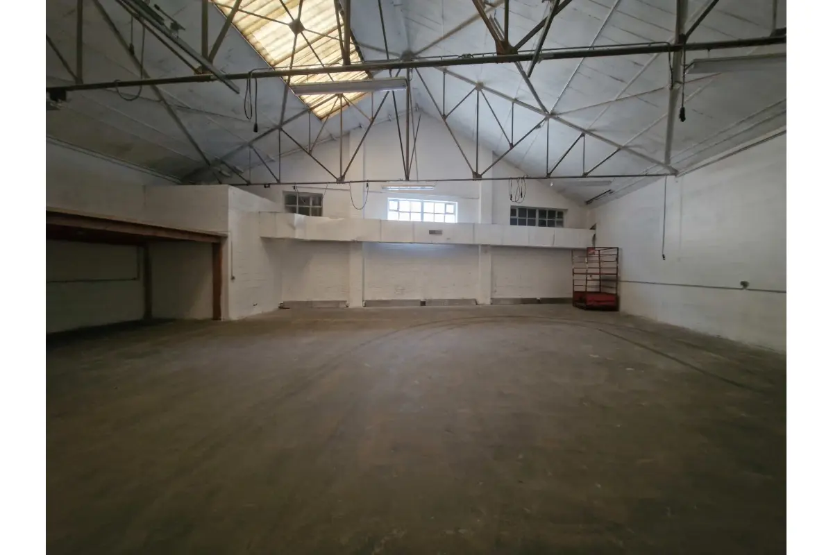 Commerce à louer à Saint-Servais 5002 1400.00€  chambres 300.00m² - annonce 630910