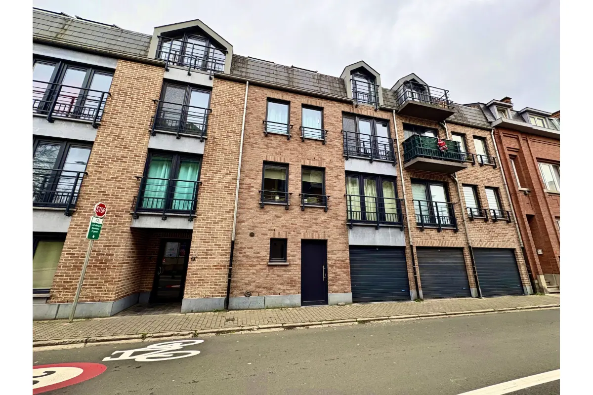 Parking / garage à louer à Dave 5100 90.00€  chambres m² - annonce 633863