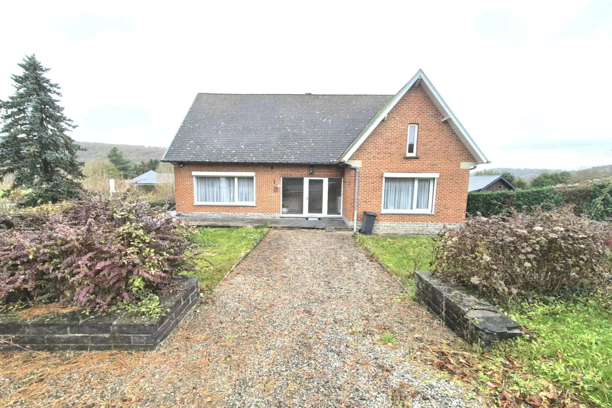 Villa à vendre à Nismes 5670 260000.00€ 4 chambres m² - annonce 637575