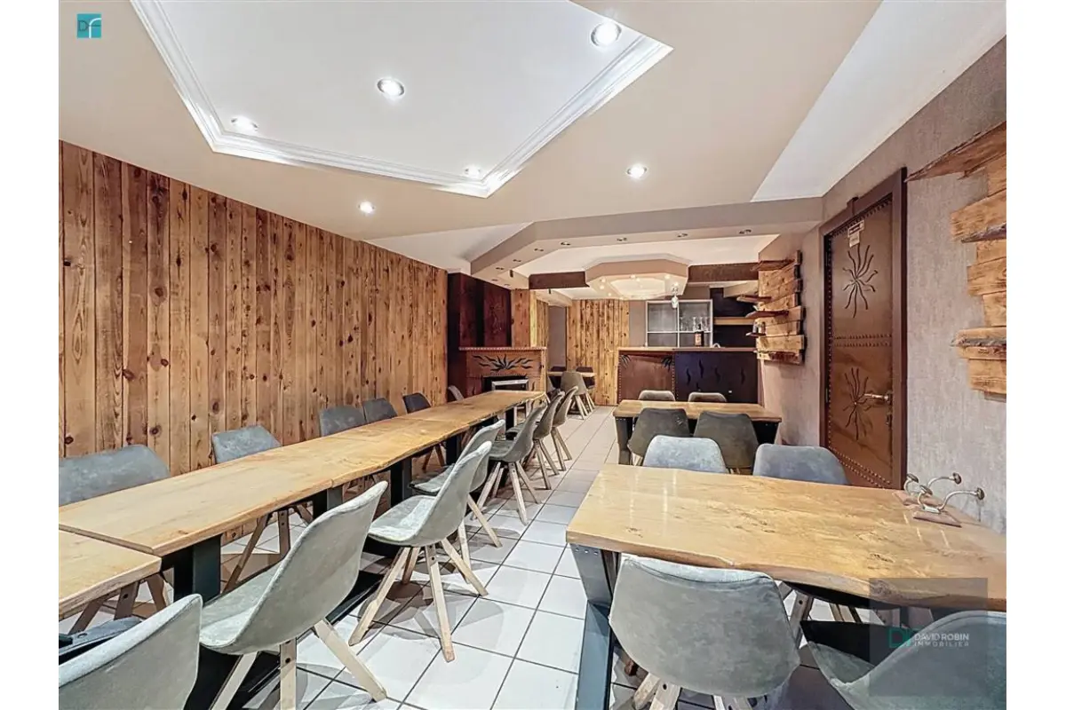 Commerce à  à Châtelet 6200 1400.00€  chambres m² - annonce 641484