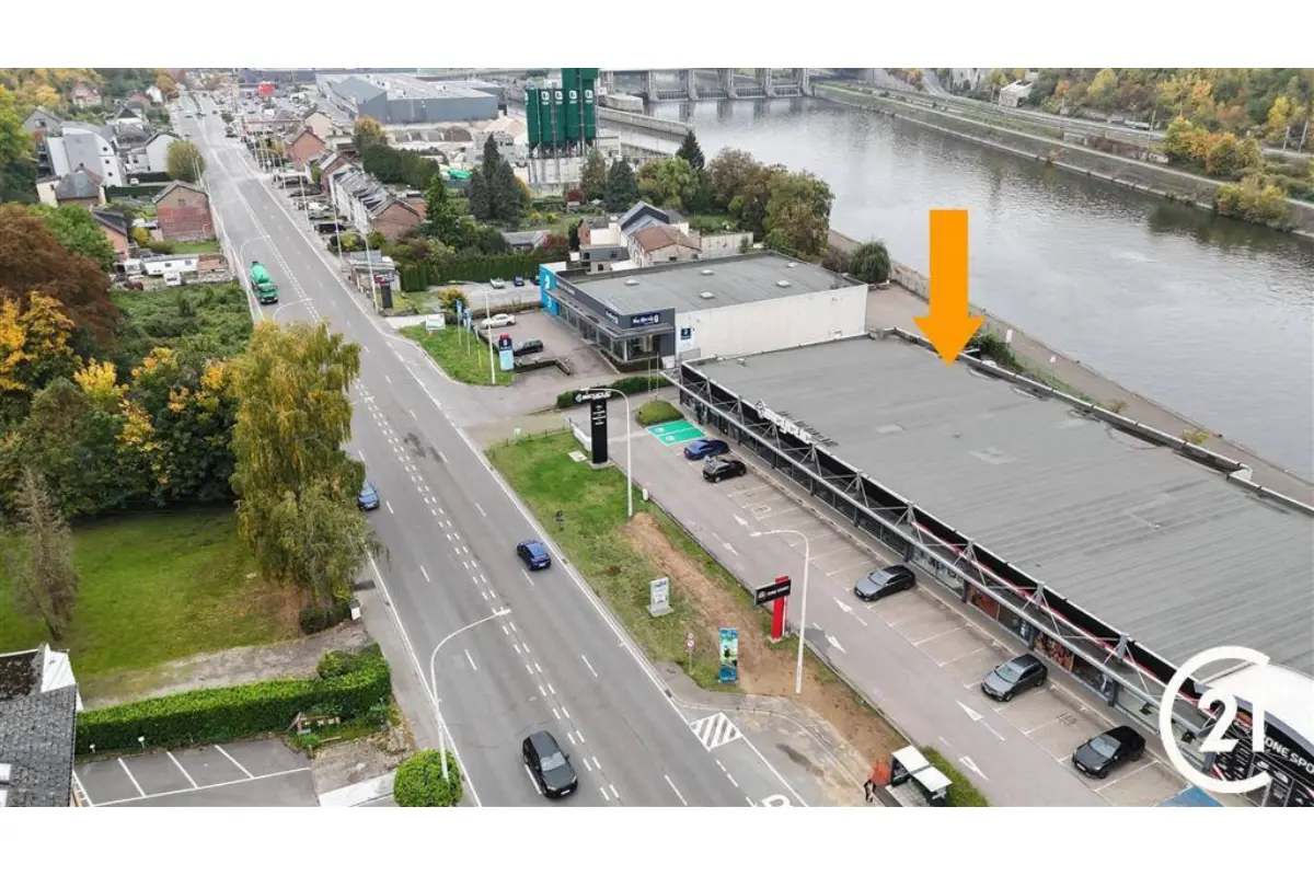 Commerce à louer à Namur 5000 13735.00€  chambres m² - annonce 650461