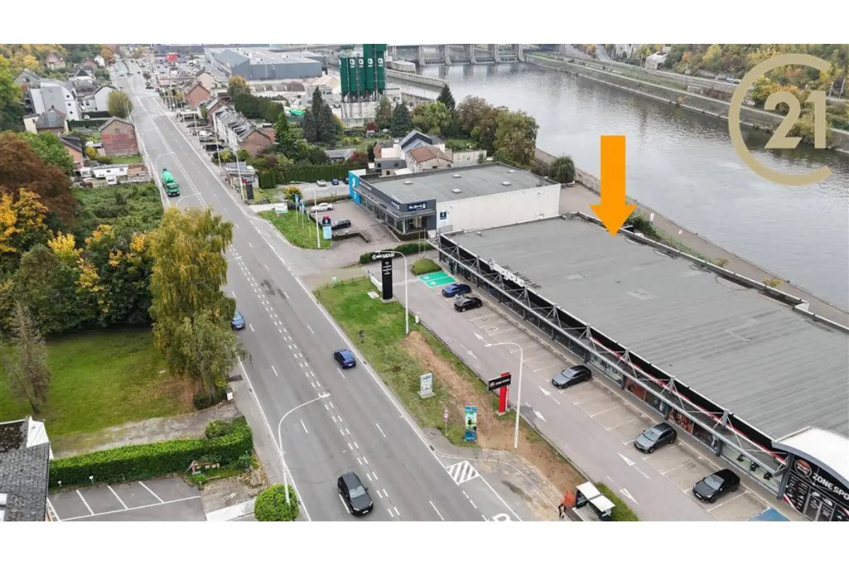 Commerce à louer à Namur 5000 13735.00€  chambres m² - annonce 650461