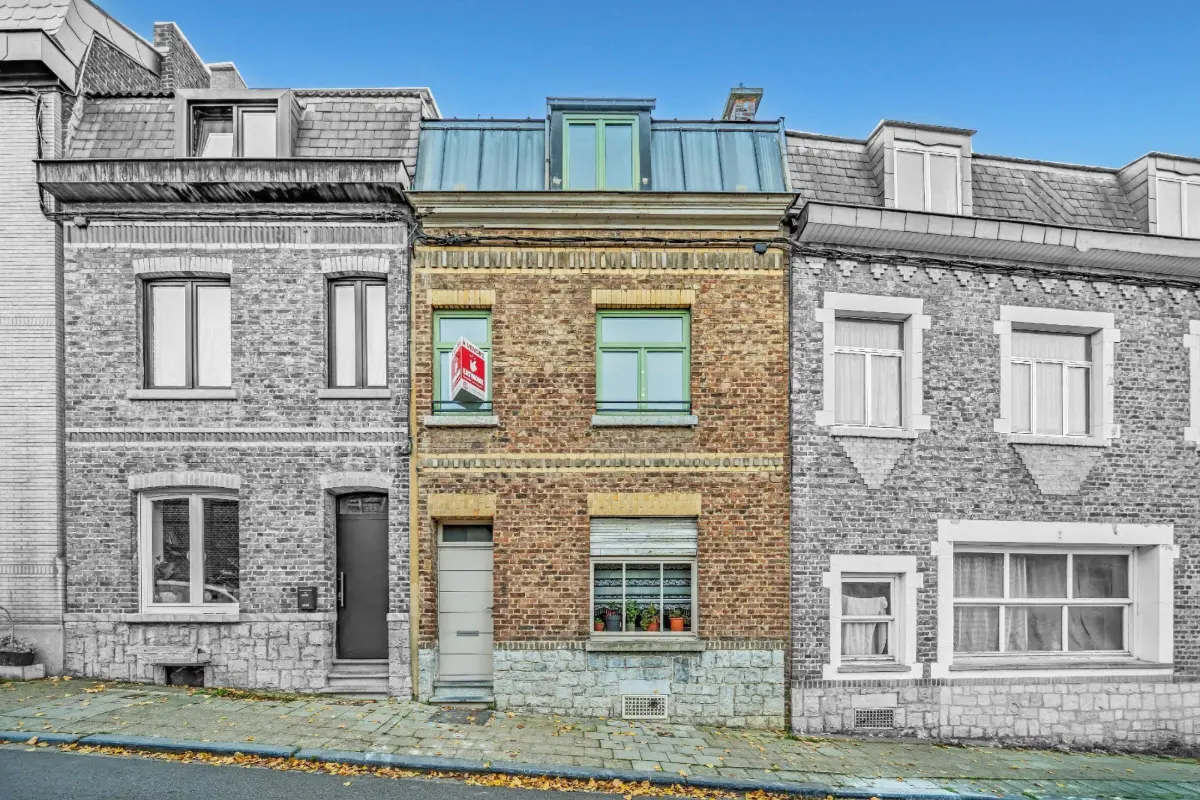 Maison à vendre à Saint-Servais 5002 259000.00€ 4 chambres 156.00m² - annonce 652061