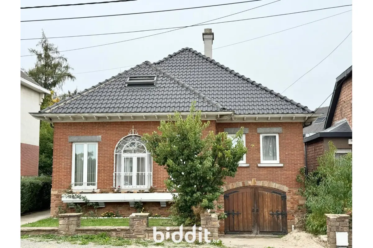 Maison à vendre à Belgrade 5001 180000.00€ 5 chambres m² - annonce 652412
