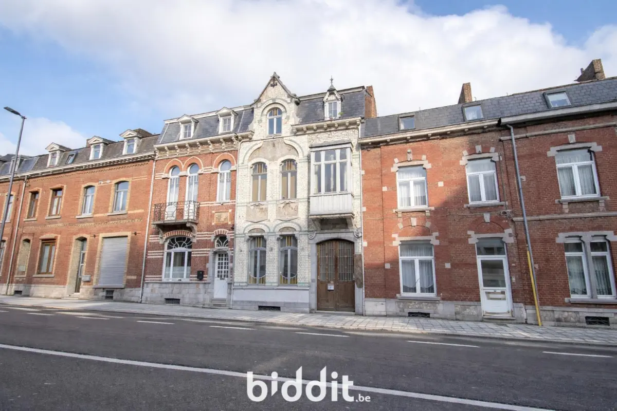 Maison à vendre à Saint-Servais 5002 190000.00€ 5 chambres 226.00m² - annonce 653412