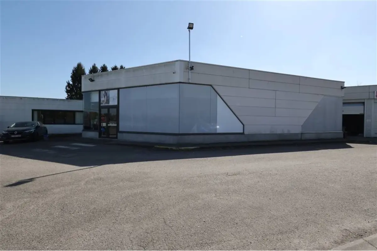 Commerce à  à Beuzet 5030 6500.00€  chambres 1951.00m² - annonce 671740