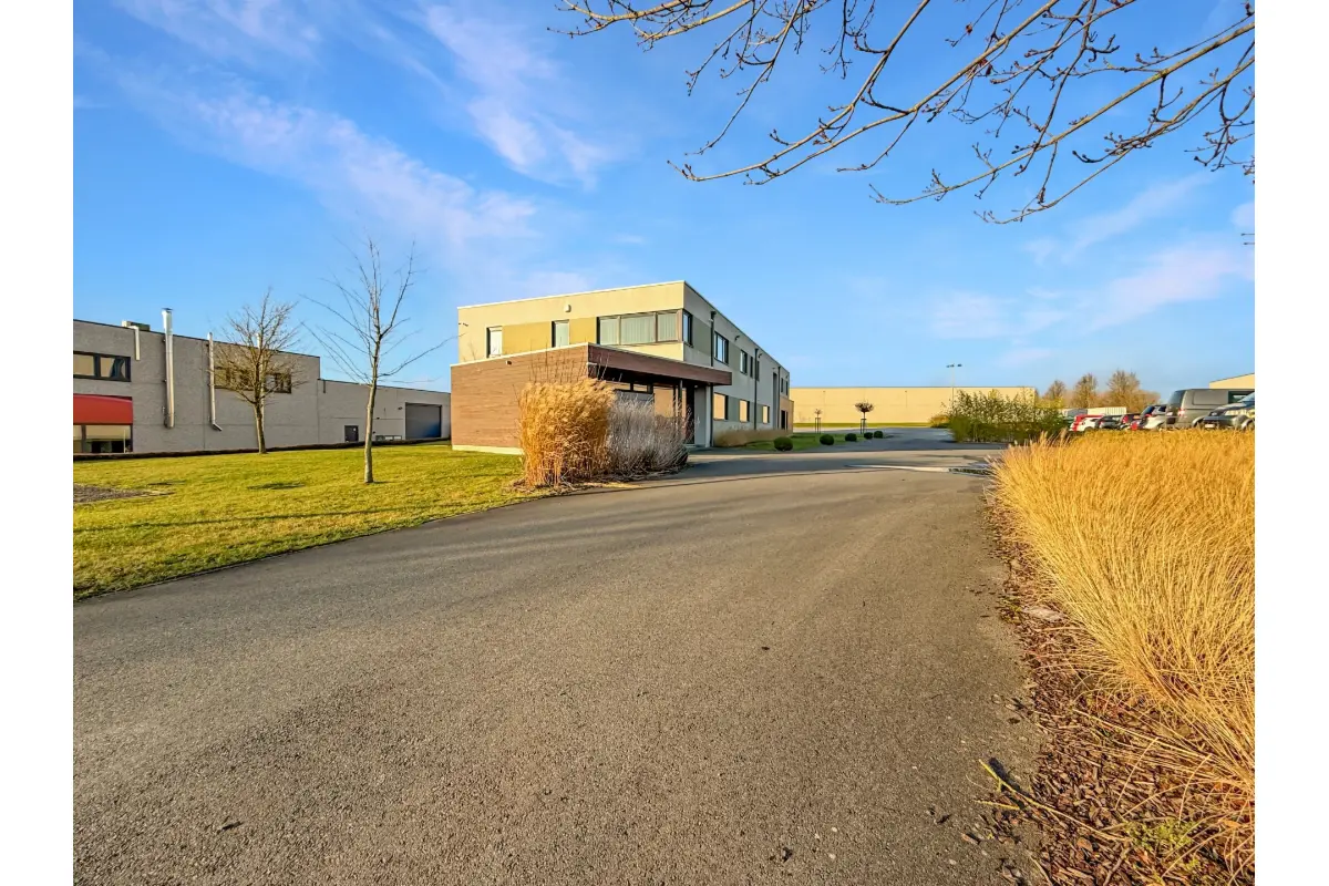 Commerce à vendre à Sorinnes 5503 1400000.00€  chambres 650.00m² - annonce 781852