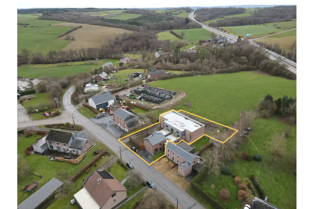 Commerce à  à Somme-Leuze 5377 690000.00€  chambres 765.00m² - annonce 676354