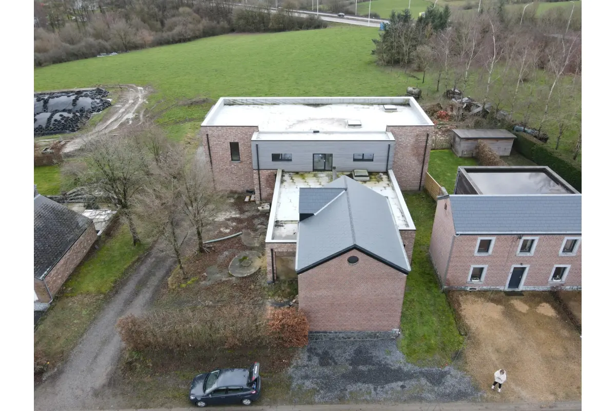 Commerce à  à Somme-Leuze 5377 690000.00€  chambres 765.00m² - annonce 676354